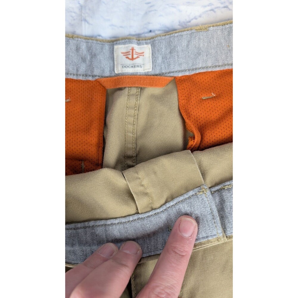 Dockers Men Pants Classic Fit Beige Lightweight Flat Front 34 X 29 Side Pocket - Picture 2 of 8